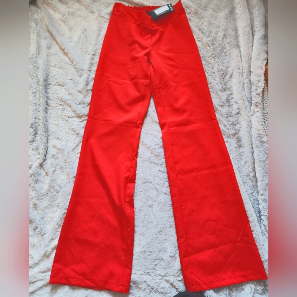 Tall V waist Red wide leg pants size 6
